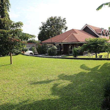Stallion Place - Bed And Breakfast Kampala Exterior photo