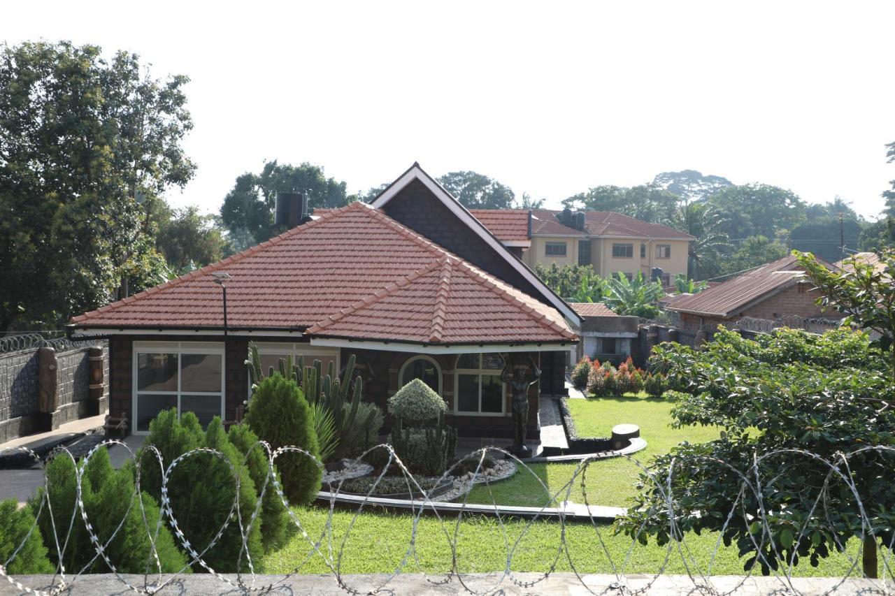 Stallion Place - Bed And Breakfast Kampala Exterior photo