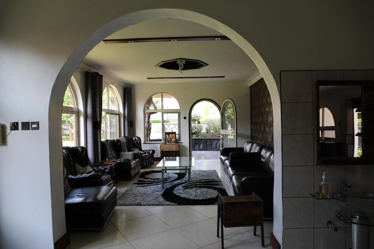 Stallion Place - Bed And Breakfast Kampala Exterior photo