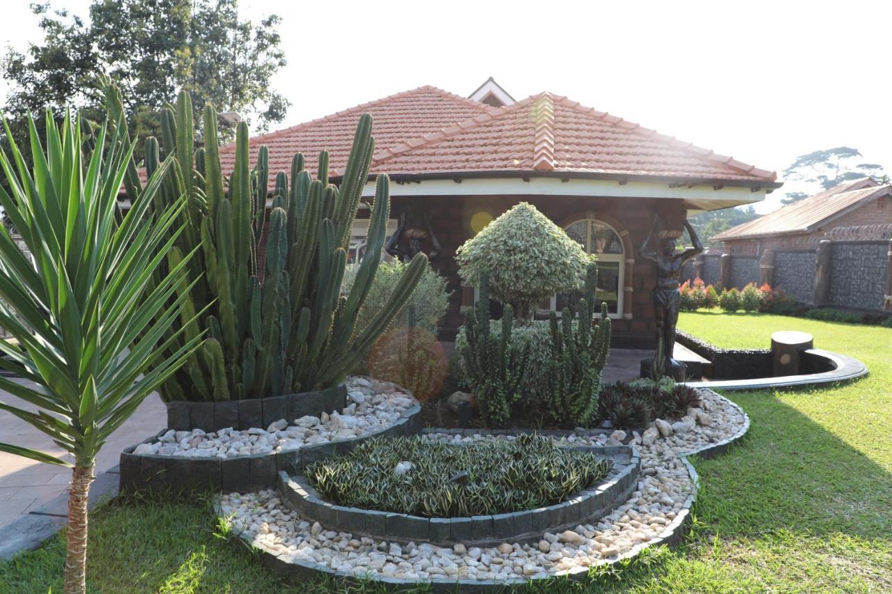 Stallion Place - Bed And Breakfast Kampala Exterior photo